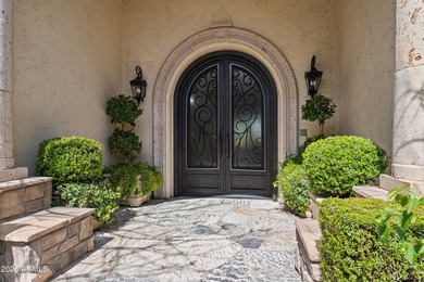 Nestled in the coveted heart of Paradise Valley, this - photo 31