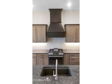 MOVE IN READY! Located in Farmstead -just minutes from the lake - photo 32