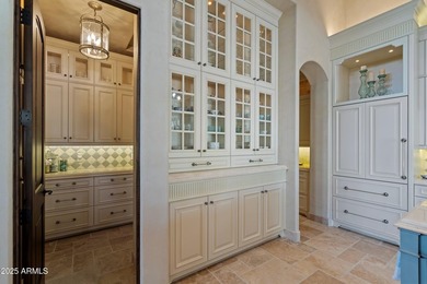 Nestled in the coveted heart of Paradise Valley, this - photo 37