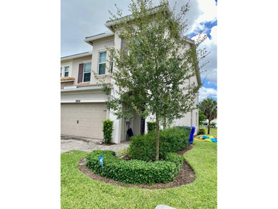Rare Corner Townhome | Lake & Park Views | Premium Upgrades - photo 8