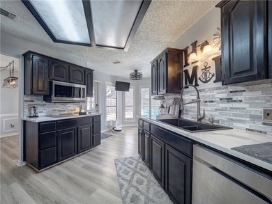 Welcome to 2306 Park Wood Drive ! This nicely updated Oak Ridge - photo 12
