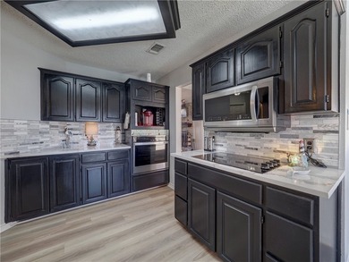 Welcome to 2306 Park Wood Drive ! This nicely updated Oak Ridge - photo 13