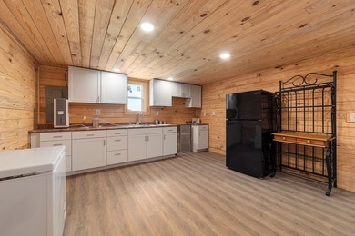 Escape to the lake in this beautifully updated 3-bedroom, 3-bath - photo 19