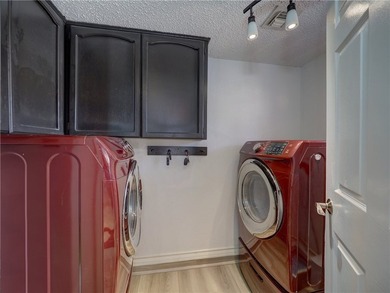 Welcome to 2306 Park Wood Drive ! This nicely updated Oak Ridge - photo 32