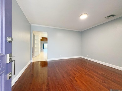 Charming and well maintained brick home in the heart of - photo 2