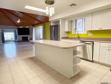 Charming and well maintained brick home in the heart of - photo 4
