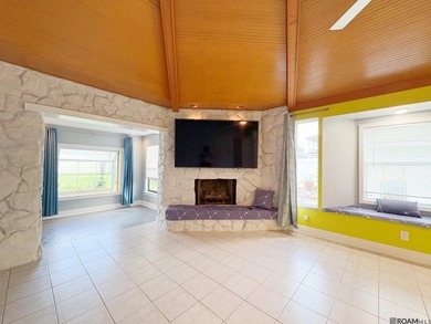 Charming and well maintained brick home in the heart of - photo 7