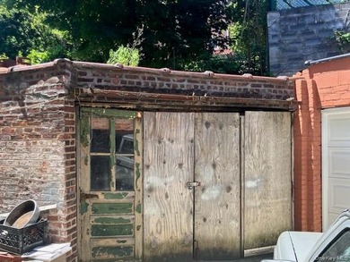 Spacious attached 1920's 3 family brick home. Two Bedrooms/1 - photo 3