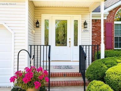 Spacious 4 bedroom /3 full bath home on large cul-de-sac - photo 2