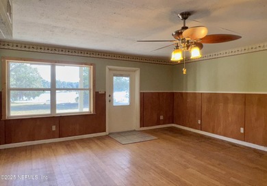 Lakefront retreat on Silver Lake just outside the quaint town of - photo 8