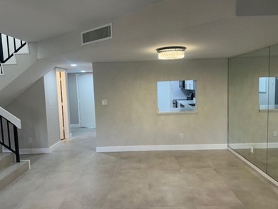 Welcome to this stunning and spacious 3-bedroom, 2.5-bathroom - photo 13