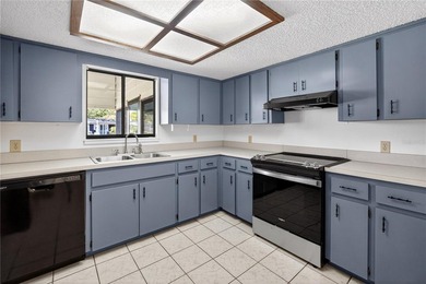Virtually Staged. Welcome home to this charming and move-in - photo 17
