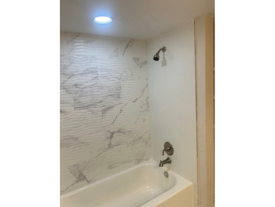 Welcome to this stunning and spacious 3-bedroom, 2.5-bathroom - photo 17
