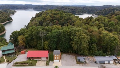 2 STORY RUSTIC HOME WITH SEASONAL VIEW OF DALE HOLOW LAKE, TN - photo 9