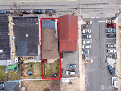 Amazing opportunity to Own a Mixed Use Building. This Beautiful - photo 8