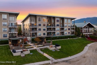 Discover the ultimate expression of refined waterfront living in - photo 4