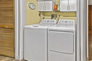 This beautifully maintained 3-bedroom, 2-full-bathroom home - photo 19