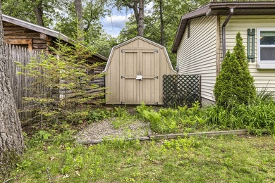 This beautifully maintained 3-bedroom, 2-full-bathroom home - photo 23
