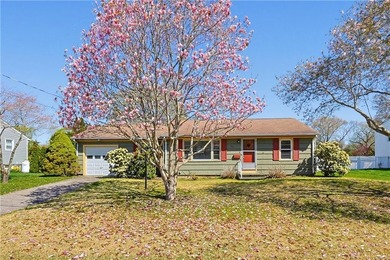 Welcome to 145 Glenwood Drive in desirable North Kingstown. This - photo 1