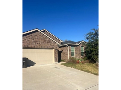 Lake Home Active Under Contract in Fort Worth, Texas