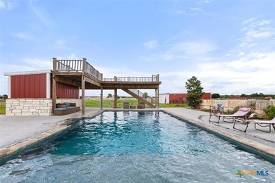 Discover a premier 45-acre cross-fenced ranch in Florence, Texas - photo 9