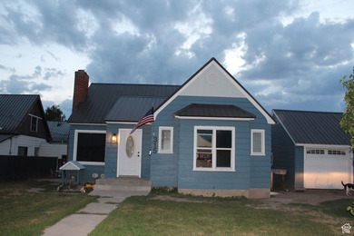 Come see this inviting home in a quiet Bear Lake neighborhood - photo 3