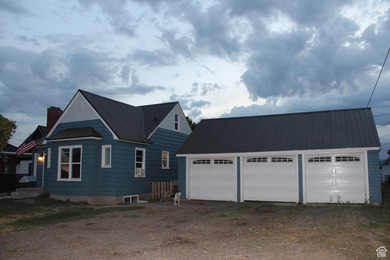 Come see this inviting home in a quiet Bear Lake neighborhood - photo 4