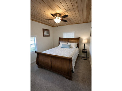 Welcome to your perfect lake retreat! This beautiful designed - photo 11