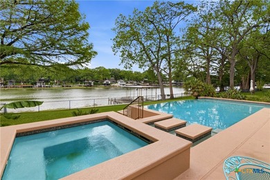Lake McQueeney Home Active Under Contract in Mcqueeney Texas