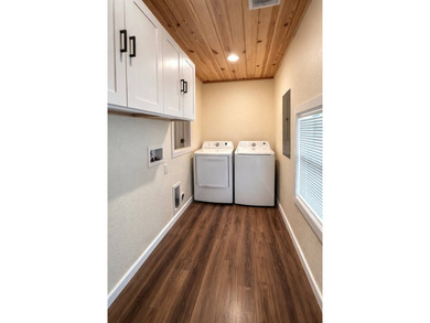 Welcome to your perfect lake retreat! This beautiful designed - photo 15