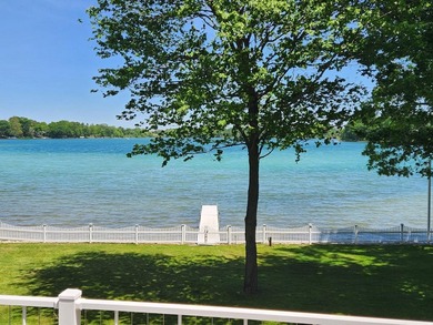 MOTIVATED SELLER! Remodeled home on beautiful NORTH TWIN LAKE! - photo 2