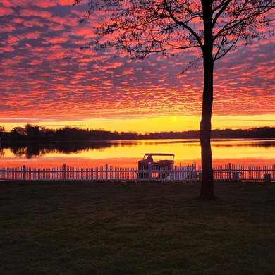 MOTIVATED SELLER! Remodeled home on beautiful NORTH TWIN LAKE! - photo 4