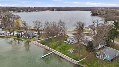 MOTIVATED SELLER! Remodeled home on beautiful NORTH TWIN LAKE! - photo 5