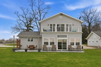 MOTIVATED SELLER! Remodeled home on beautiful NORTH TWIN LAKE! - photo 6