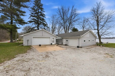 MOTIVATED SELLER! Remodeled home on beautiful NORTH TWIN LAKE! - photo 8