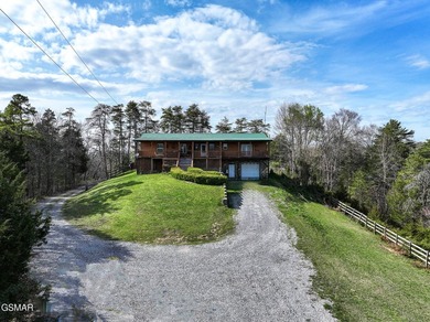 Nestled in the heart of the mountains, this stunning - photo 3