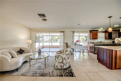 Welcome to the highly desirable SE Country Club area! Situated - photo 4