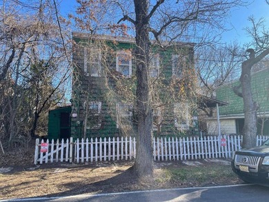 Welcome to Kreischer St! This side-by-side, 2 family, Hanyman - photo 1