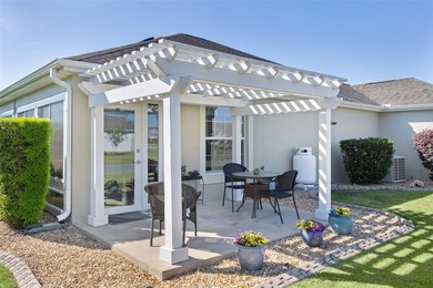 Beautifully maintained 3-bedroom, 2-bath home on a private - photo 6