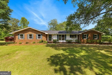 Lake Home For Sale in Fayetteville, Georgia