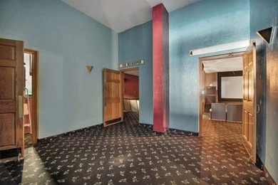 The building is vacant - photo 6