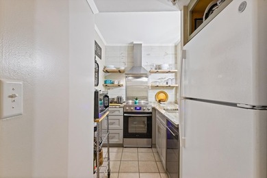 Welcome to this beautifully updated 1 bedroom, 1.5 bath condo - photo 5