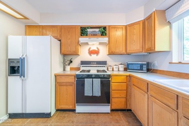 Looking for a home on the lake you can use for the whole family? - photo 21