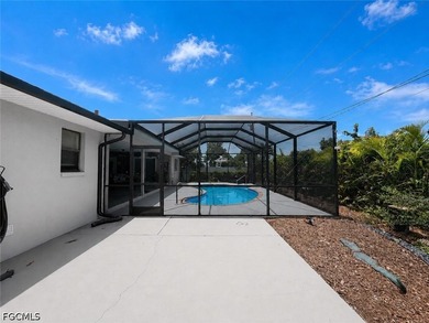 LOCATION, LOCATION, LOCATION! Welcome to this versatile - photo 32