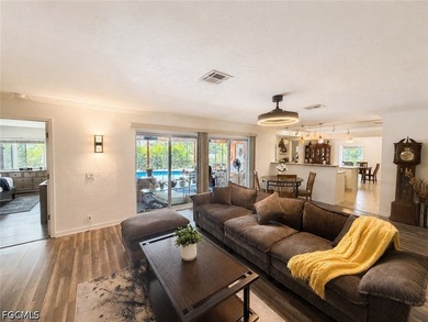 LOCATION, LOCATION, LOCATION! Welcome to this versatile - photo 36