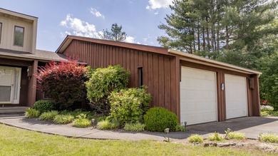 Welcome to this beautifully maintained 3-bedroom, 2-bath - photo 3