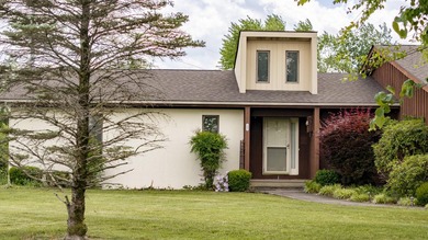 Welcome to this beautifully maintained 3-bedroom, 2-bath - photo 4