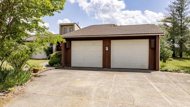 Welcome to this beautifully maintained 3-bedroom, 2-bath - photo 8