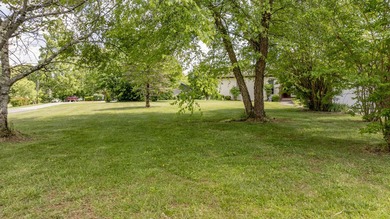 Welcome to this beautifully maintained 3-bedroom, 2-bath - photo 9