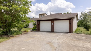 Welcome to this beautifully maintained 3-bedroom, 2-bath - photo 10
